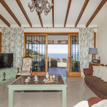 Dom wakacyjny With A Great Sea View,9min By Walk To Tossa de Mar